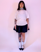 Vestido reciclado con dobladillo de burbujas y aberturas fruncidas