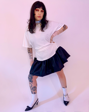 Vestido reciclado con dobladillo de burbujas y aberturas fruncidas