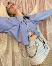 Denim reciclado + falda midi a cuadros