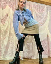 Denim reciclado + falda midi a cuadros