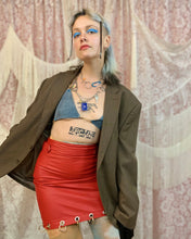 Muestra de falda de cuero con anillo de ojal reciclado