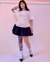 Vestido reciclado con dobladillo de burbujas y aberturas fruncidas