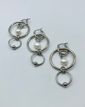Pierced pearl ring single earring