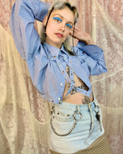 Denim reciclado + falda midi a cuadros