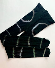 Medias teñidas de alquitrán