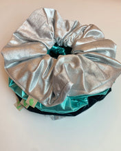 Lamé jumbo scrunchie