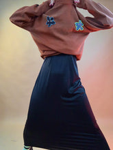 Sudadera reciclada con flores perforadas