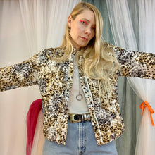 Bomber scrunch de raso con estampado de leopardo