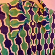 Vestido cruzado con cuello de mariposa de los años 70