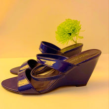 Cuñas charol + piel de serpiente