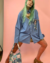 Botón con recorte de corazón hacia abajo