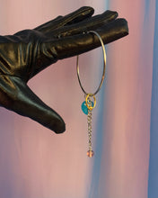 Pendiente único con corazón perforado