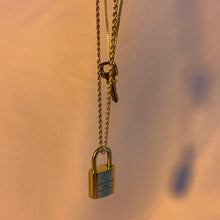 Dúo de collar con cerradura y llave reutilizados