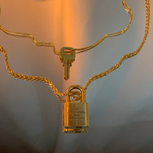 Dúo de collar con cerradura y llave reutilizados