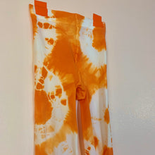 Medias tie-dye de clementina recicladas