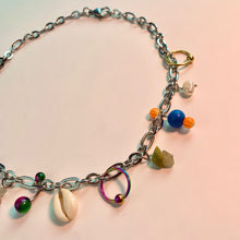 Collar de conchas perforadas