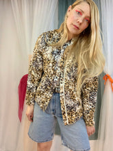Bomber scrunch de raso con estampado de leopardo
