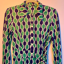 Vestido cruzado con cuello de mariposa de los años 70