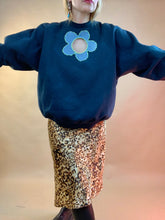 Sudadera de flores de chatarra de vinilo