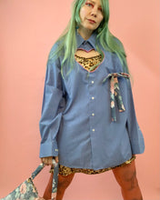 Botón con recorte de corazón hacia abajo