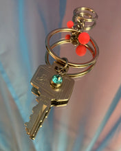 Pendiente individual con llave perforada