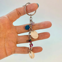 Pendiente individual de cauri perforado