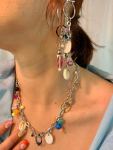 Pendiente individual de cauri perforado