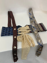 Arnés de sujetador con broche de corbata hecho a mano