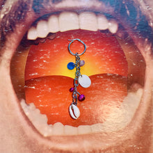 Pendiente individual de cauri perforado