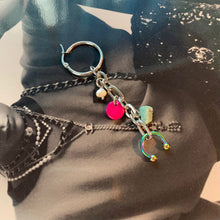 Pendiente individual de concha perforada