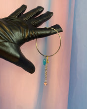 Pendiente único con corazón perforado