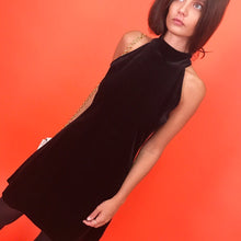 Vestido corto halter de terciopelo