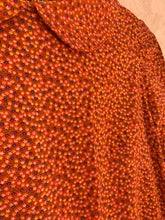 Vestido corto floral con mangas abullonadas