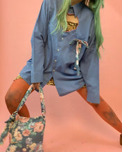 Botón con recorte de corazón hacia abajo