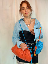 Pendiente individual de cauri perforado