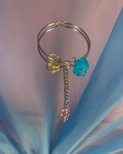 Pendiente único con corazón perforado