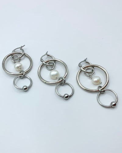 Pierced pearl ring single earring