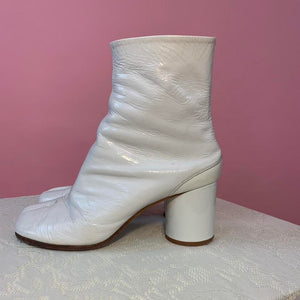 White patent Maison Margiela tabi boots