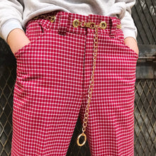 Single chain belt pants
