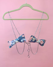 Novelty bow chain bra
