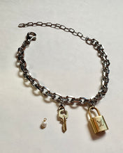 Lock and freshwater pearl necklace