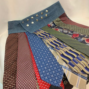 Adjustable necktie belt skirt